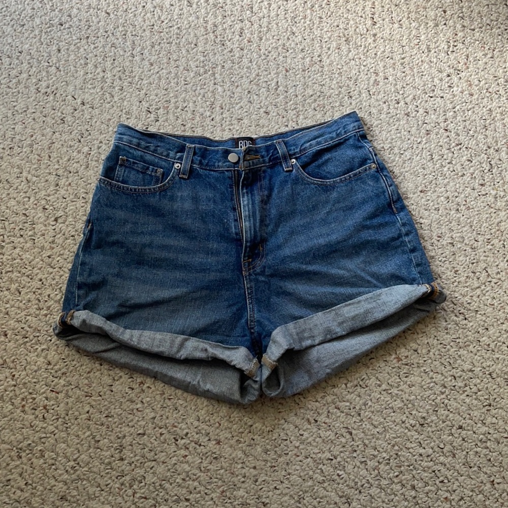 BDG High Waisted Mom Short - Medium Wash size 31